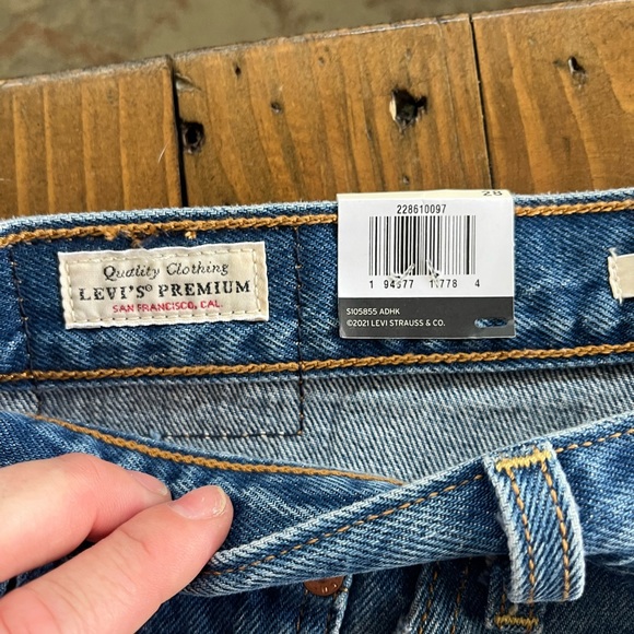 NWT Levi’s Wedgie Jean - Picture 3 of 5